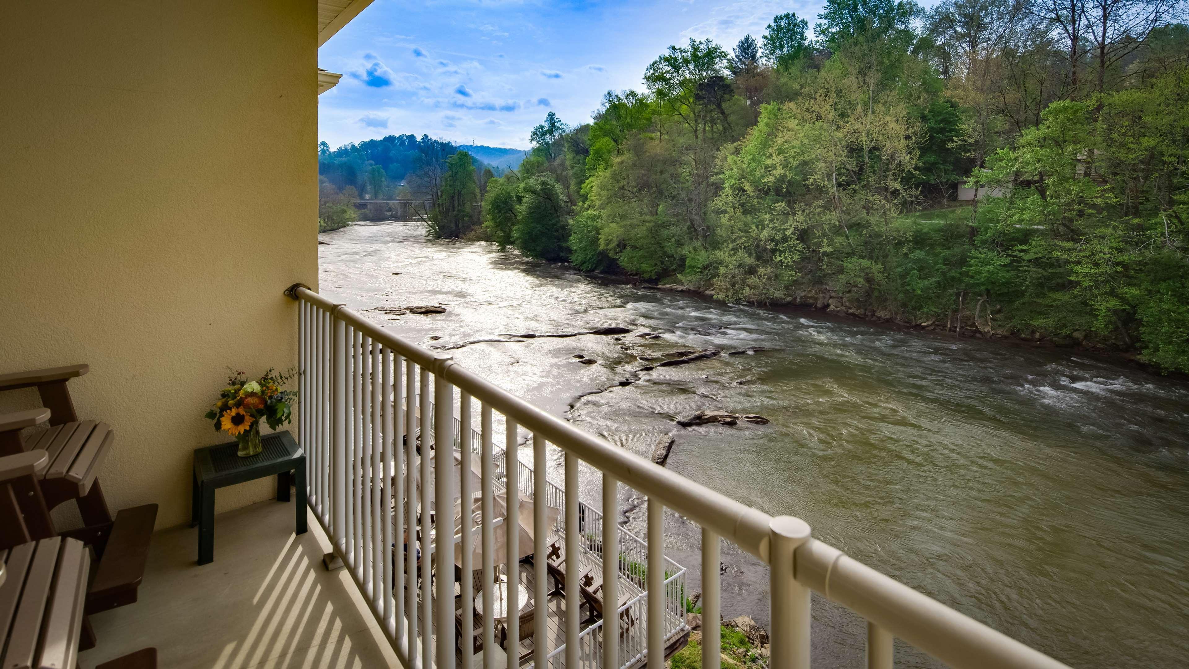 Best Western Plus River Escape Sylva / Диллсборо Экстерьер фото
