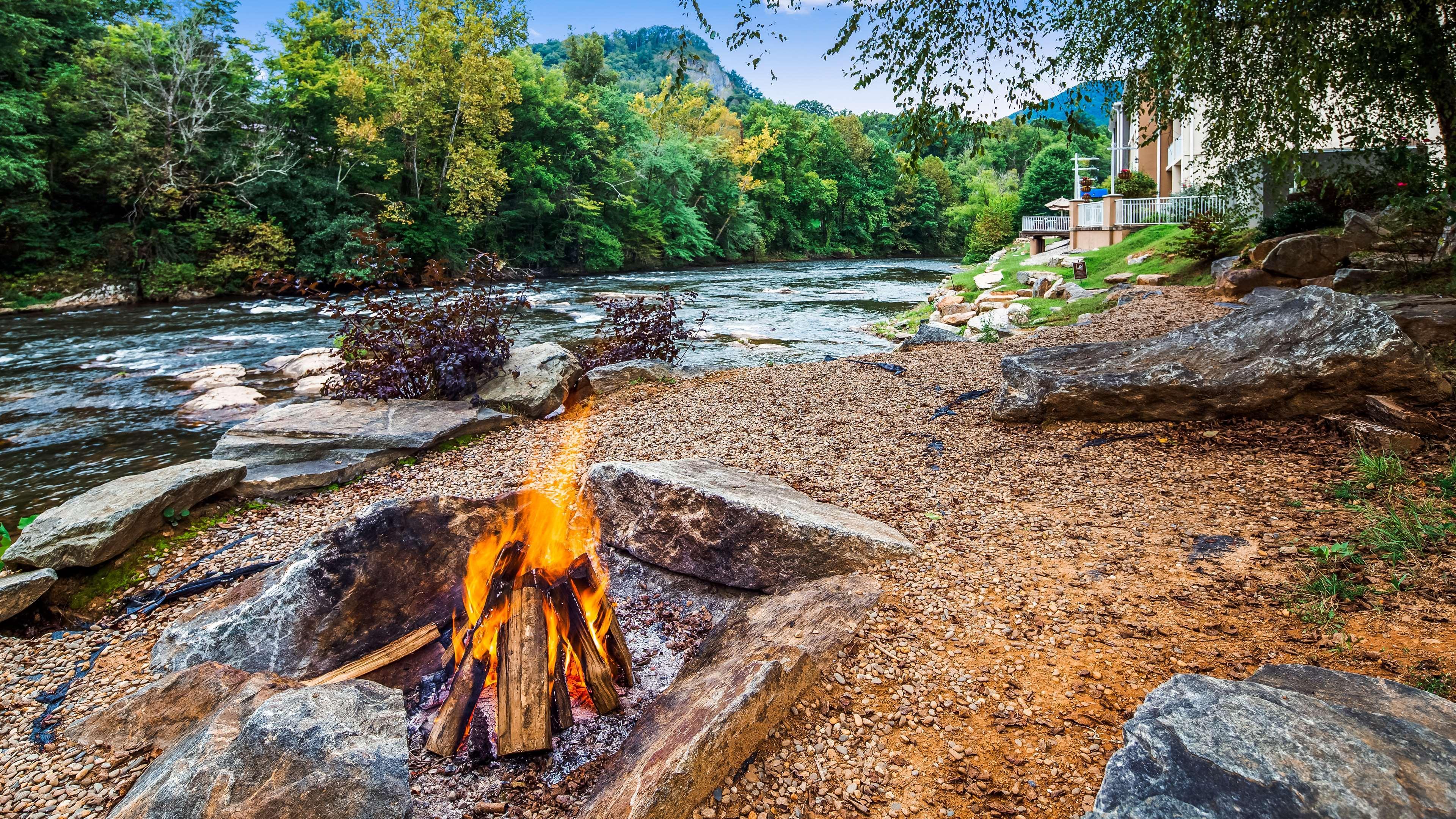 Best Western Plus River Escape Sylva / Диллсборо Экстерьер фото