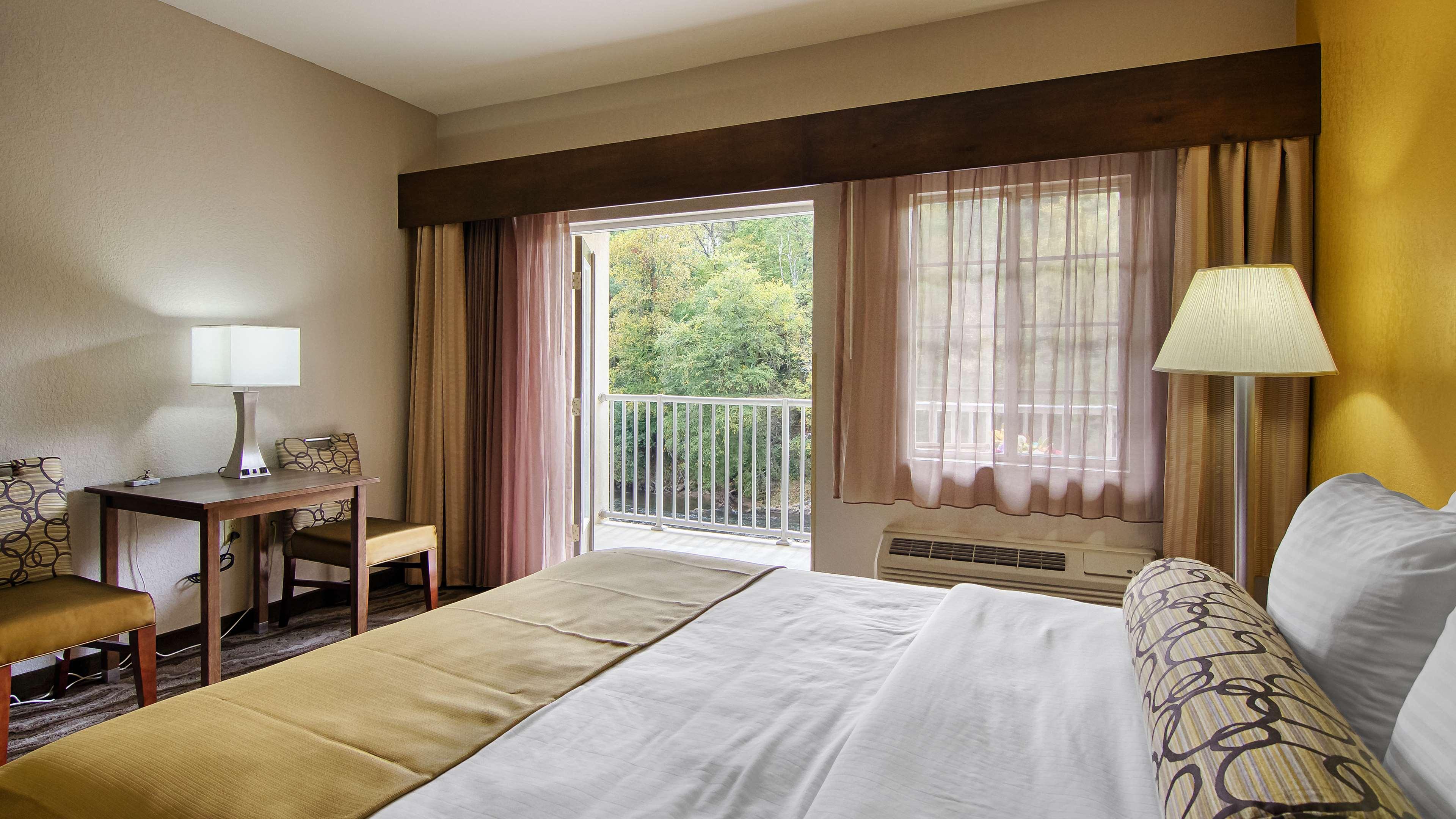 Best Western Plus River Escape Sylva / Диллсборо Экстерьер фото