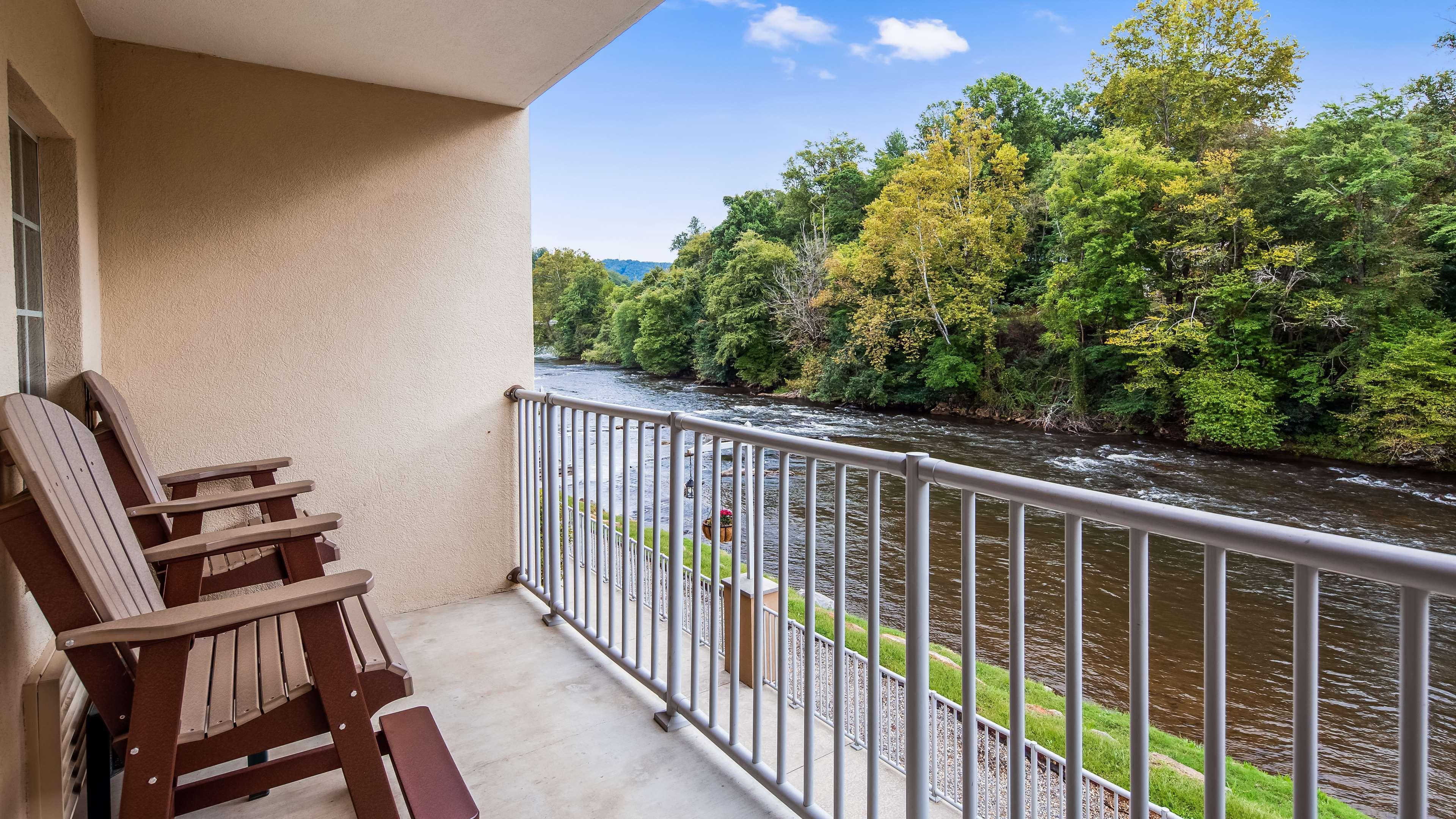 Best Western Plus River Escape Sylva / Диллсборо Экстерьер фото