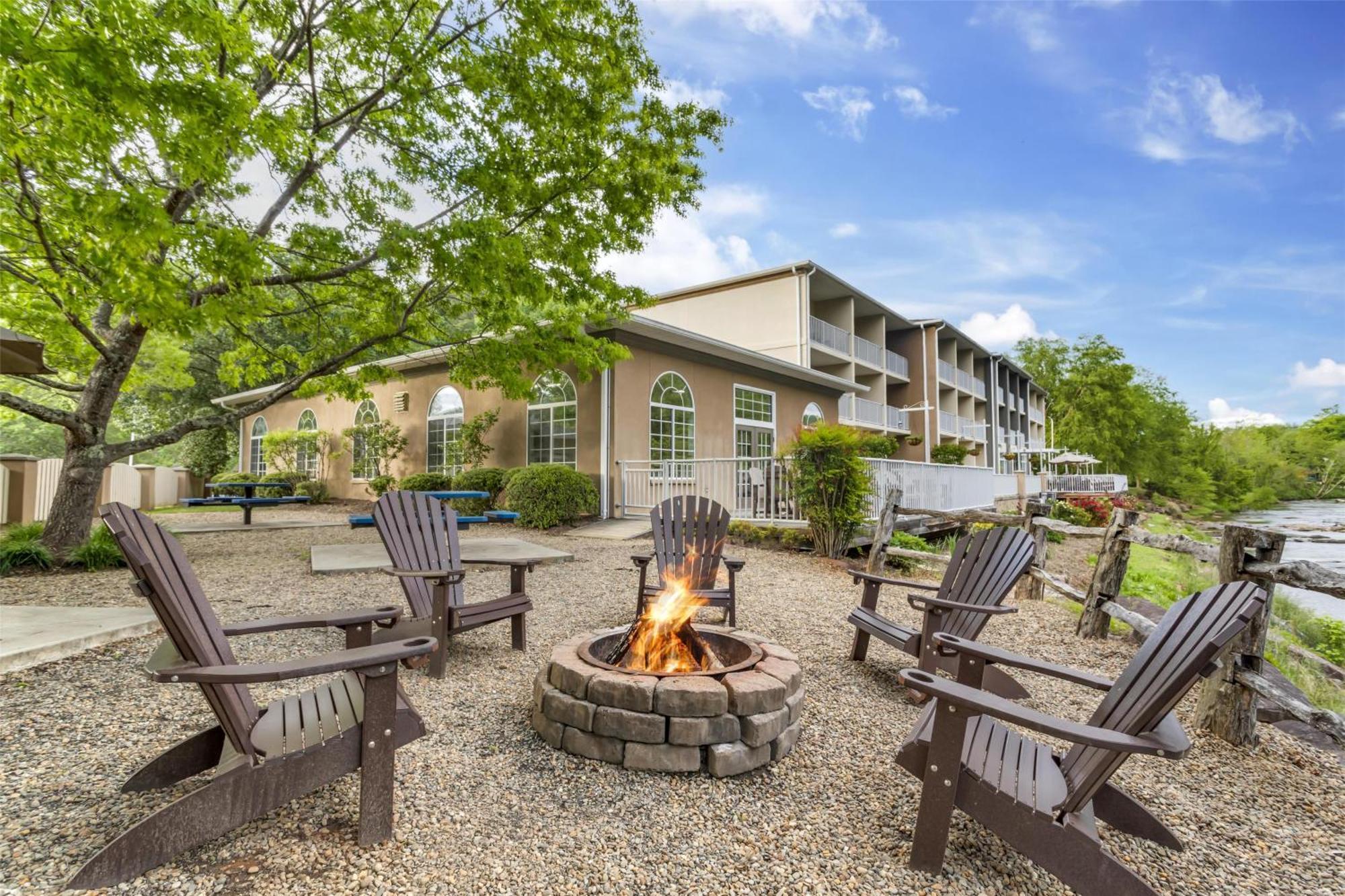 Best Western Plus River Escape Sylva / Диллсборо Экстерьер фото